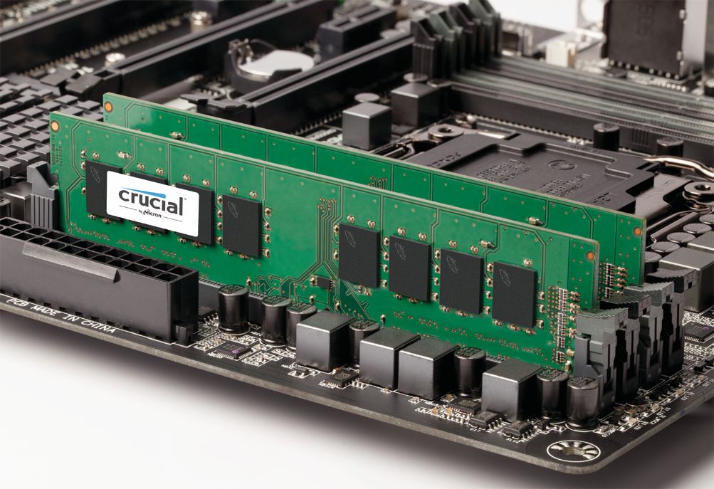 RAM Crucial installée dans un ordinateur